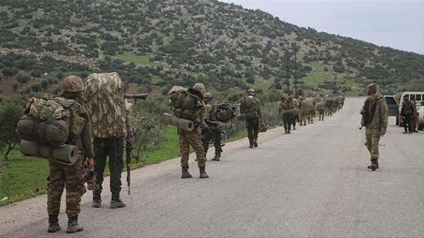 Türk askeri böyle girdi! Bombardıman devam ediyor